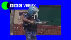 Протесты против тараканов в Индии: на видео видно, как офицеры стреляют из «пулеметов»