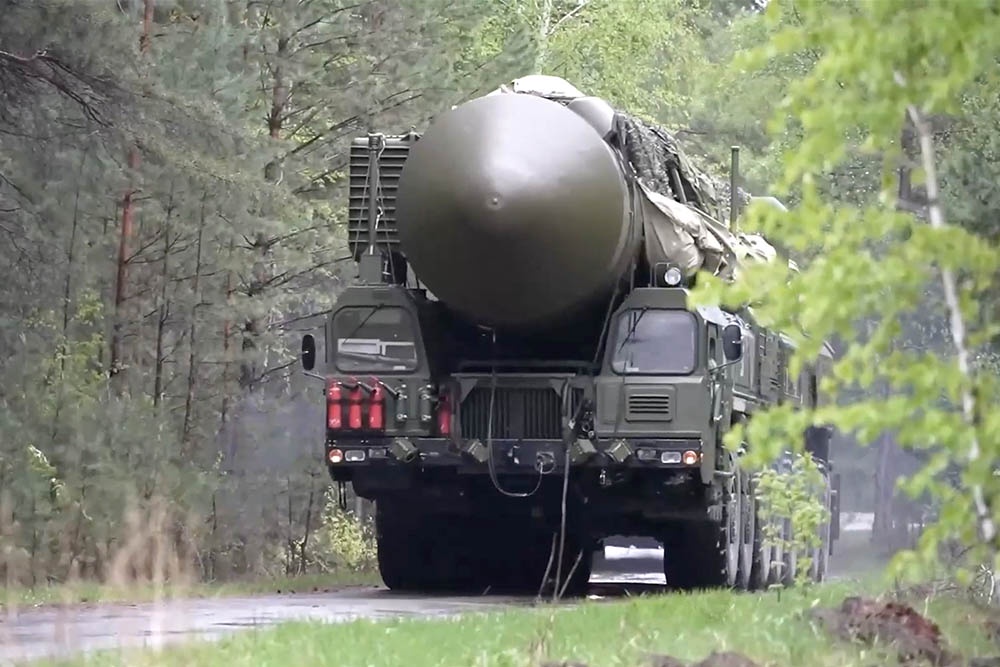Комплексы «Ярс» с ядерными боеголовками вывели на учения